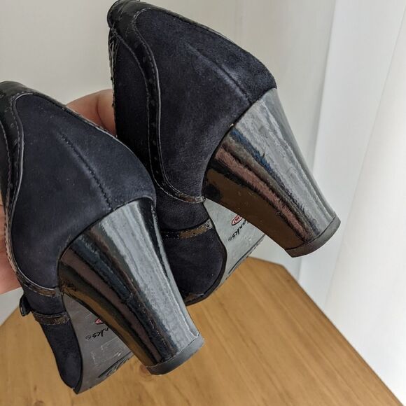 Clarks Artisan Black Mary Jane heels suede leather size 6 @s1 - Picture 11 of 11